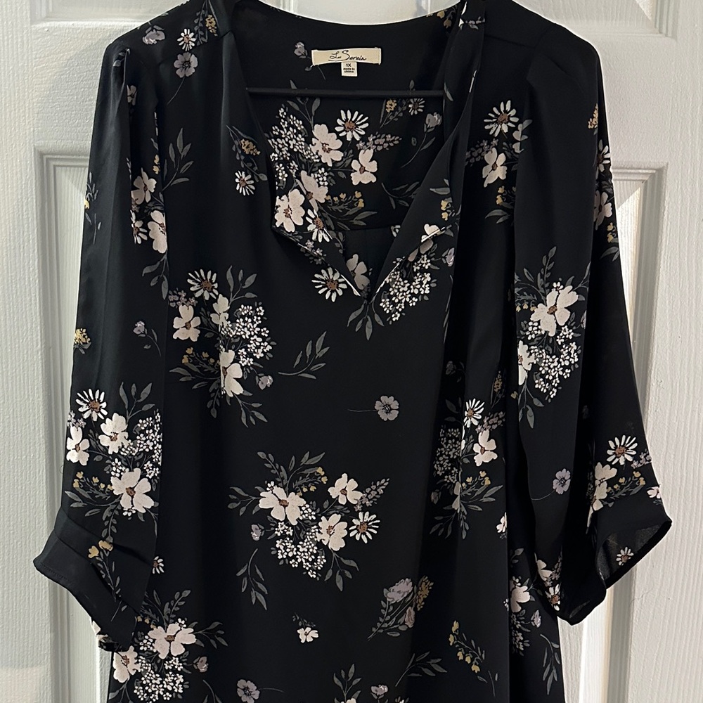 Chic Black Floral Blouse